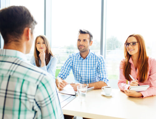 Le mythe de la pénurie de candidats : comment les entreprises visionnaires optimisent leur recrutement?